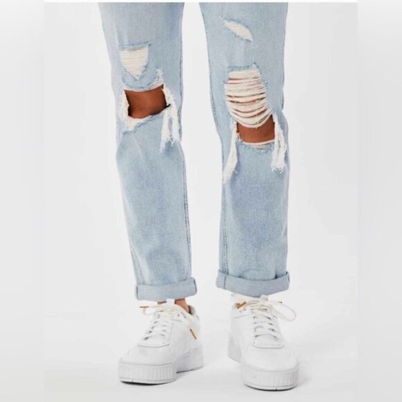 Hollister -Ultra High-Rise Ripped Mom Jeans-Light Destroy. Size:00 R (24W). NWT - Picture 11 of 15